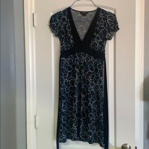 Black, blue and white sleeve swirl knee length